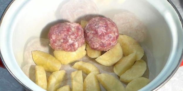 мясные тефтели в овощном соусе