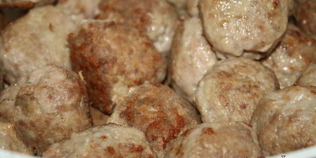 нежные домашние тефтели в томатной подливе