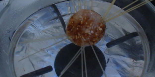 осьминожки из тефтелек и спагетти