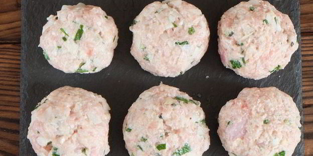 паровые тефтели из кролика с томатным гарниром