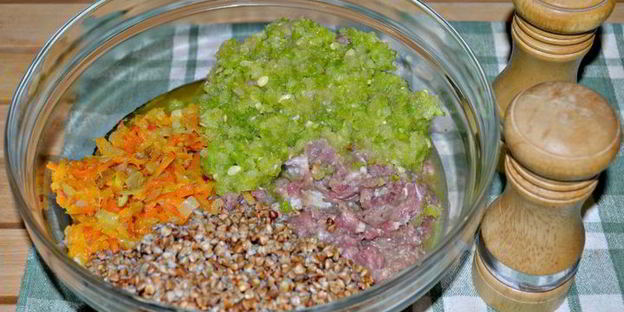 паровые тефтели с гречкой и кабачком