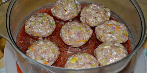 паровые тефтели с гречкой и кабачком