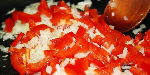 паста с куриными тефтелями под тыквенным соусом