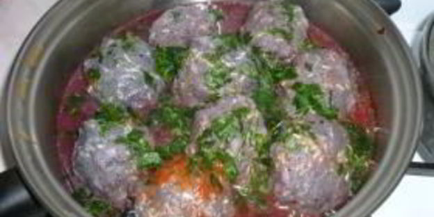 рыбные тефтели с красной капустой и коричневым рисом