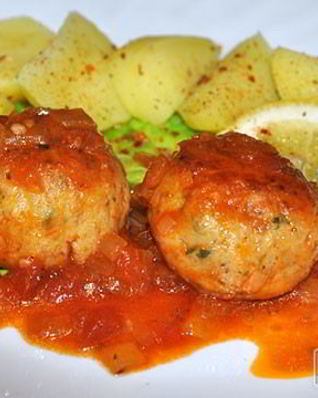 Рыбные тефтели в соево-томатном соусе