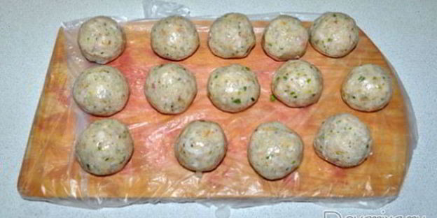 рыбные тефтели в соево-томатном соусе