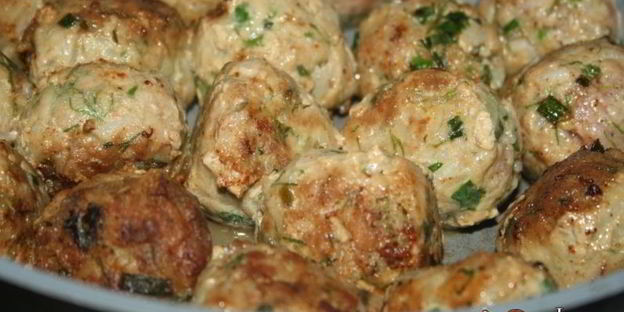 свино-говяжьи тефтельки тушеные в томате с овощами