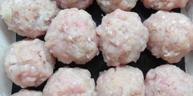 тефтели из индейки с моцареллой в томатном соусе