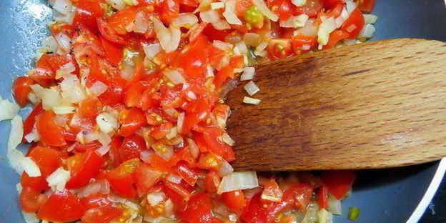 тефтели из индейки с моцареллой в томатном соусе