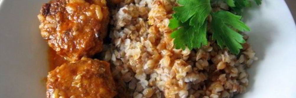 Тефтели под соусом на сковороде