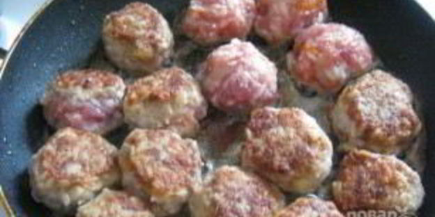 тефтели под соусом на сковороде