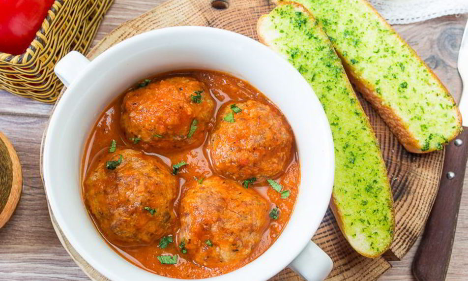 Рецепт тефтелей с чесночным хлебом