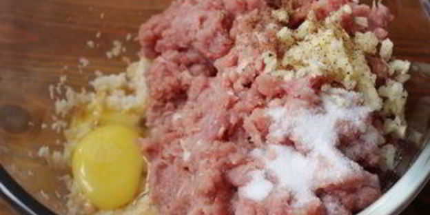 тефтели с чесночным хлебом