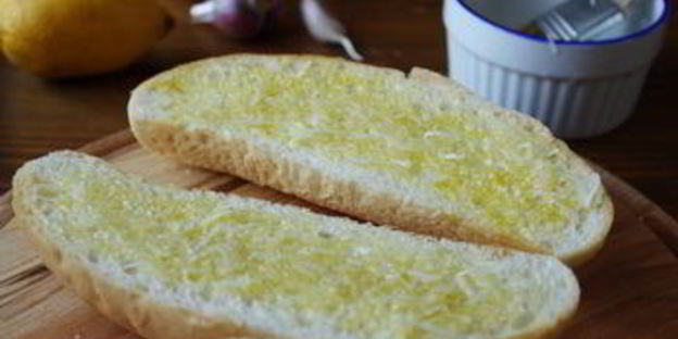 тефтели с чесночным хлебом