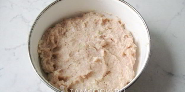 тефтели с яблоками в сметанном соусе