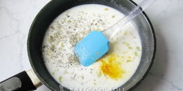 тефтели с яблоками в сметанном соусе