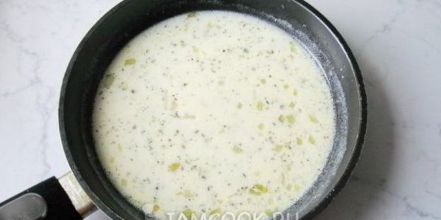 тефтели с яблоками в сметанном соусе