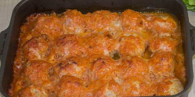 тефтели в духовке в томатном соусе