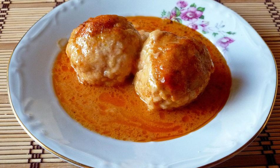 Рецепт тефтелей в кастрюле с рисом в подливе