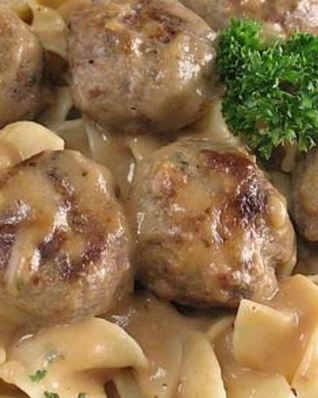 Тефтели в сливочно-грибном соусе