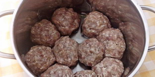 тефтели в томатно-овощном соусе