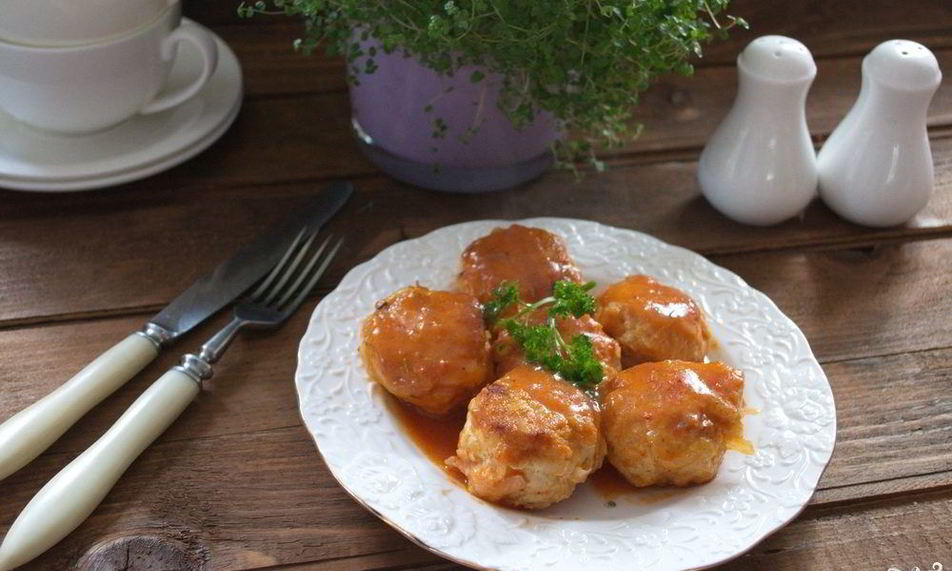 Рецепт тефтелей в томатнома соусе со сметаного