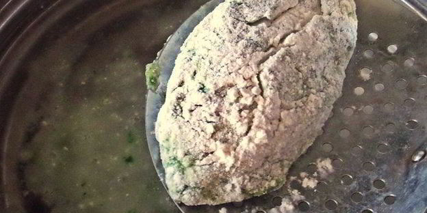 творожные ньокки со шпинатом, запеченные под сыром