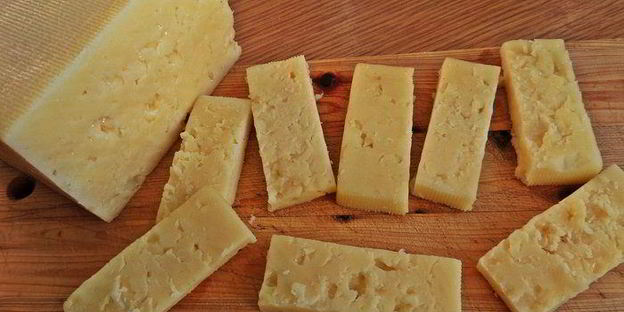 творожные ньокки со шпинатом, запеченные под сыром