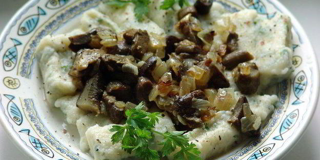 ленивые вареники с заправкой из грибов