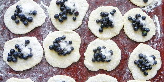 паровые вареники с черникой