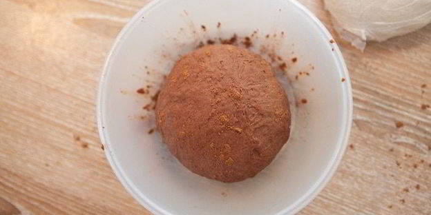 постные вареники с вишней, шоколадом и вишневым соусом