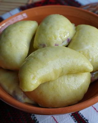 Творожное тесто для вареников с вишней