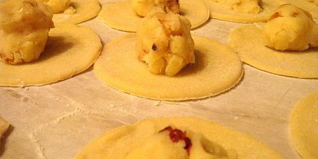 вареники на заварном тесте с сюрпризами в двух начинках