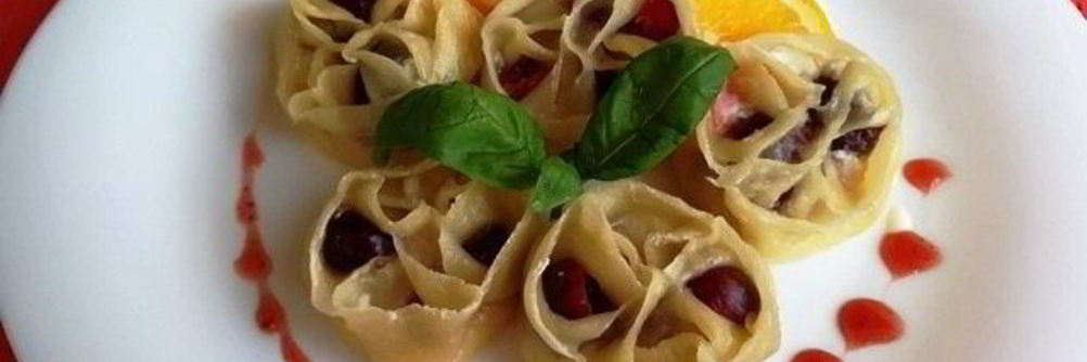 Вареники с черешней и творогом