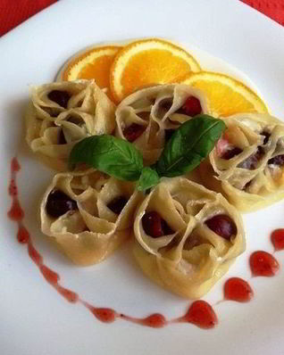 Вареники с черешней и творогом