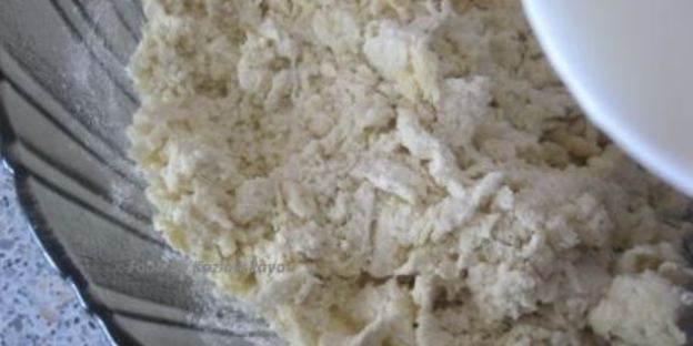 вареники с черносливом, грецкими орехами и медом