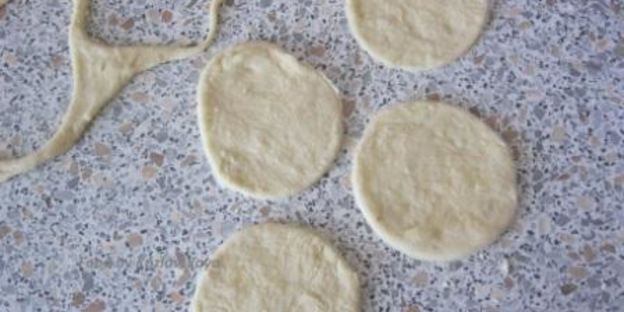 вареники с черносливом, грецкими орехами и медом