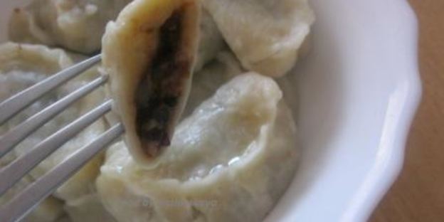 вареники с черносливом, грецкими орехами и медом