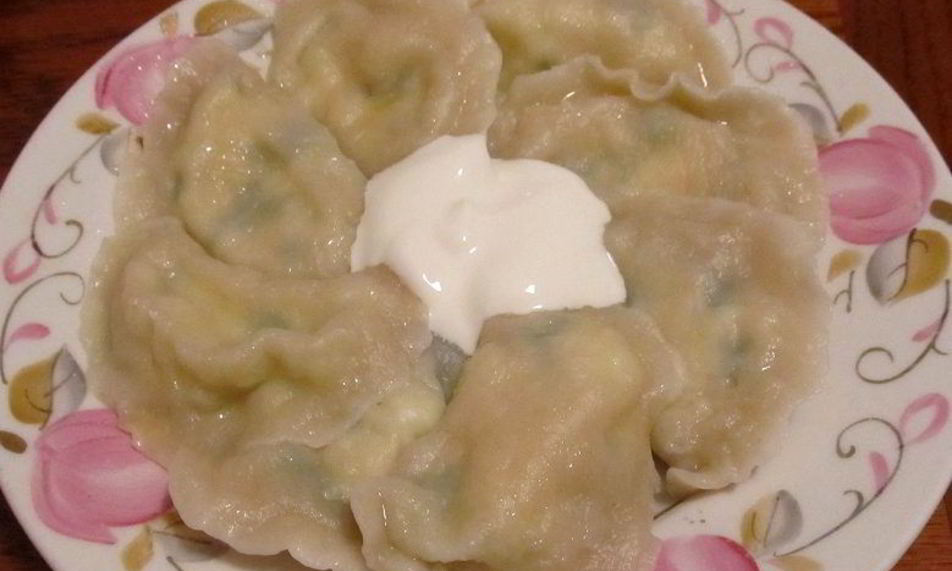 Рецепт вареников с творогом и луком