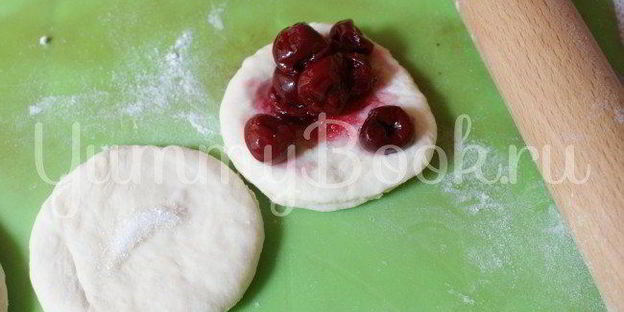 вареники с вишнями в мультиварке на пару