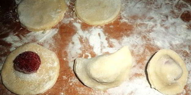 заварные вареники с клубникой на пару