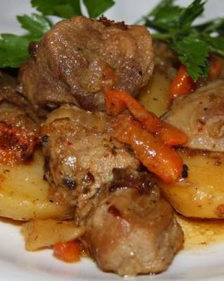 Домашнее жаркое со свининой в казане