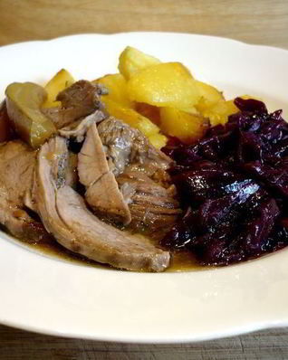 Жаркое из барашка с грушами и петрушкой