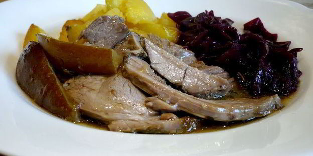 жаркое из барашка с грушами и петрушкой