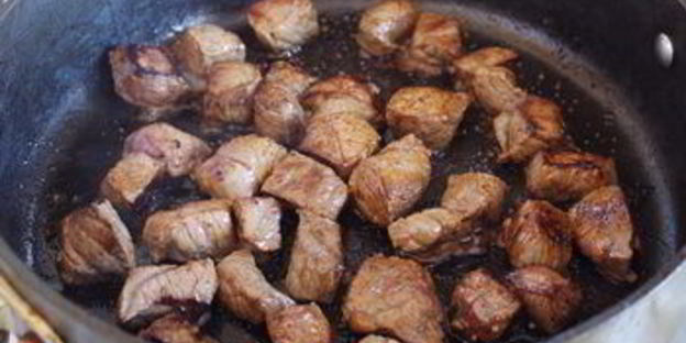 жаркое из говядины с клюквой