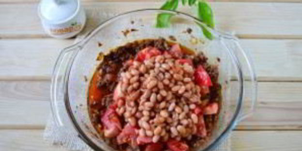 жаркое из говяжьего фарша, помидоров и фасоли