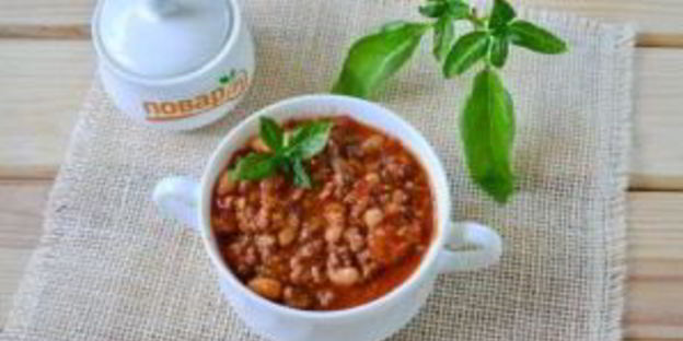 жаркое из говяжьего фарша, помидоров и фасоли