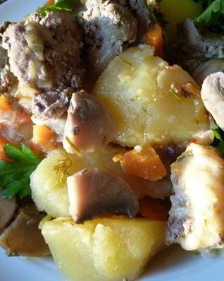 Жаркое из куриной печени в горшочках