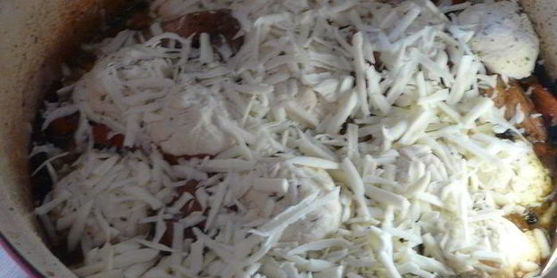 жаркое из курицы с булочками с сыром