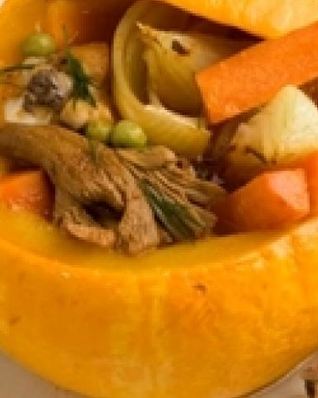 Жаркое из курицы с лисичками